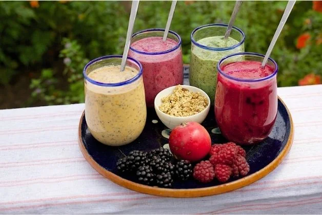 7-Day Smoothie Weight Loss Diet Plan: Plate of healthy weight loss smoothies