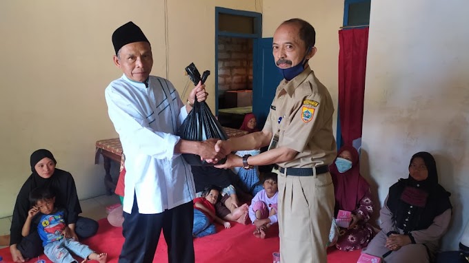 Kunjungan, dan Penyerahan Bantuan Pakan Natura bagi masyarakat kurang mampu