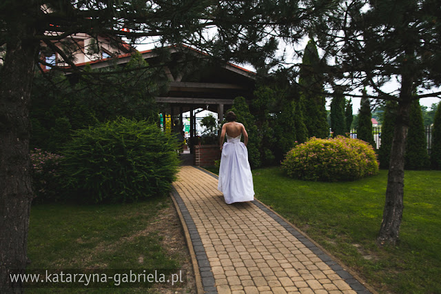 Sylwia i Tomek, artystyczna fotografia, Agawa Dębno, kościół św. Magdaleny, Dębno, Bochnia, fotografia ślubna, ceremonia, wesele,  fotograf ślubny Bochnia