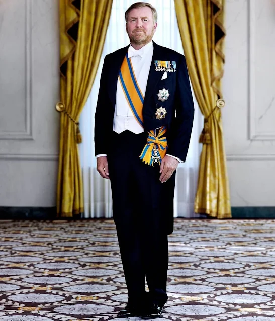 King Willem-Alexander wore a white tie, and the Knight Grand Cross of the Military Order of William