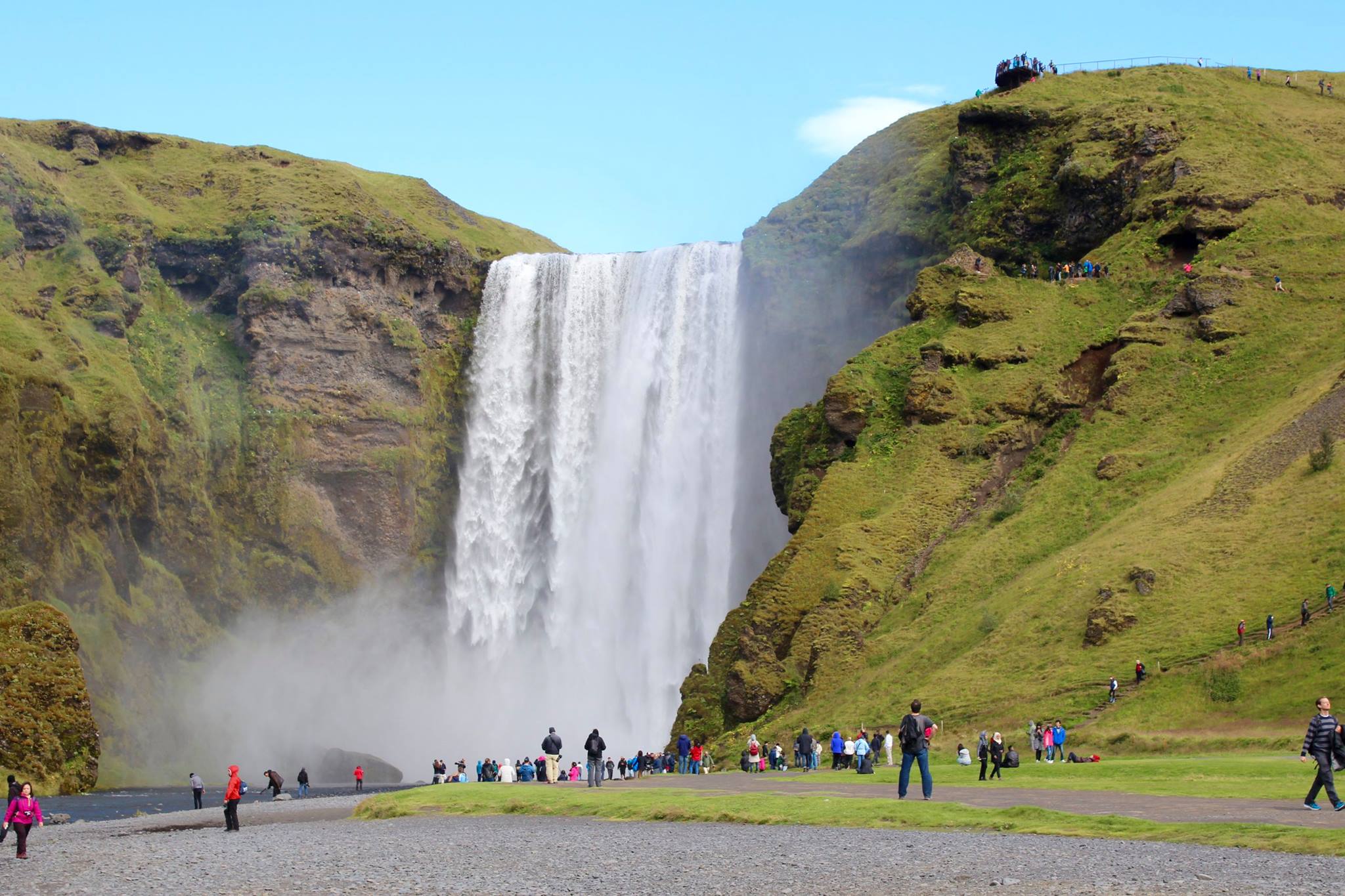 The grand stream of water in Skógafoss Waterfall