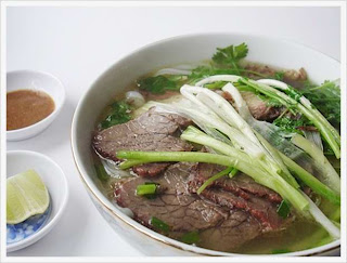 Phở bò trong Món ngon Hà Nội - Nhà văn Vũ Bằng