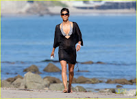 Bikini Babe in Malibu! :Halle Berry