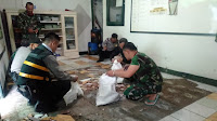 Sinergitas Personel Polsek Malangbong dan Koramil 1106 Kerja Bakti Renovasi Makoramil Di Hari Lebaran