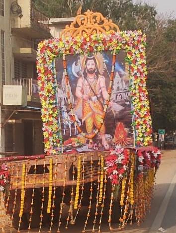 आयोजन : धूमधाम से मनाई  गई भगवान परशुराम जयंती,ब्राम्हण सभा ने निकाली भव्य शोभायात्रा,नगर हुआ भक्तिमय।