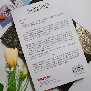 gambar sampul belakang buku lucida sidera