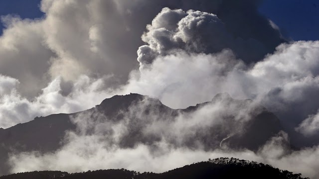 Vulcão chileno Calbuco entra em erupção novamente