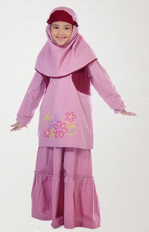 14 Gambar Anak Perempuan Cantik Memakai Baju Muslim Terbaru