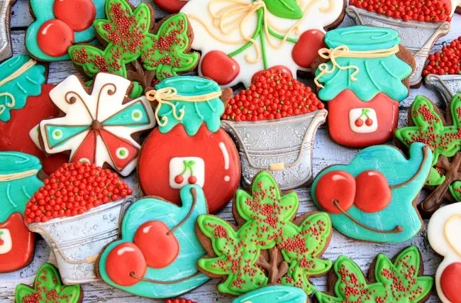 Decorated Cherry Jam Cookies Tutorial