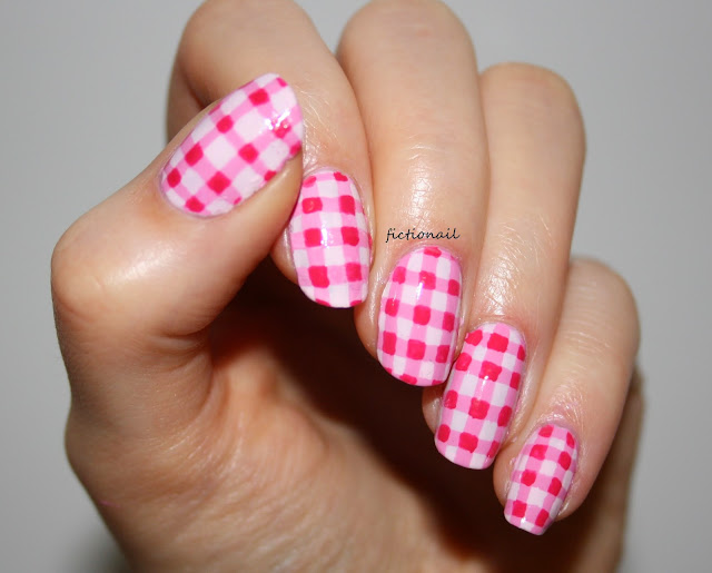 Simple Gingham Nail Art