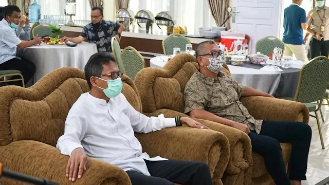 Gubernur Irwan dan Wako Riza Vidcon Bersama BNPB di Rumah Dinas Wako Payakumbu.