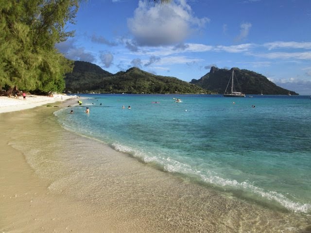 Plage publique de Fare à Huahine - Polynésie française