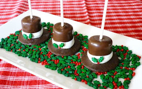 10-Fun-Christmas-Party-Food-Ideas-3-marshmallows-covered-in-chocolate-look-like-Christmas -op-hats