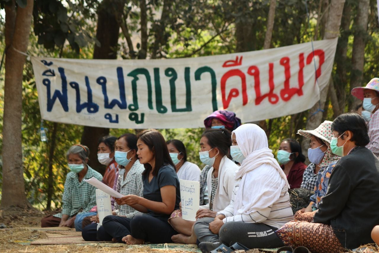 Thai E-News : คลิปถ่ายทอดสด แถลงการณ์ประณามผู้ว่าราชการ ...