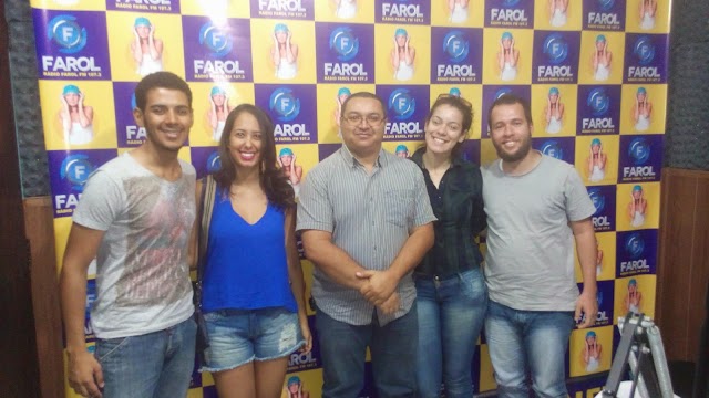 Alunos de Psicologia da UFAL Visitam Farol FM