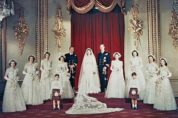 queen elizabeth 2 wedding dress. queen elizabeth 2 wedding day.