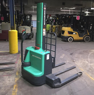 Xe nâng stacker Mitsubishi