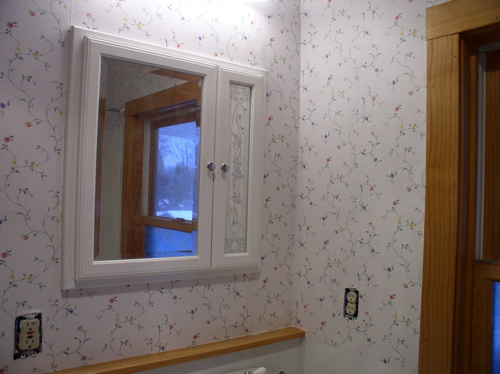 all new pix1: B Q Wallpaper Bathroom