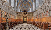 BANCOS DO CORO DA CATEDRAL DE SANTA CECÍLIA EM ALBI AO FUNDO TELA DO CORO