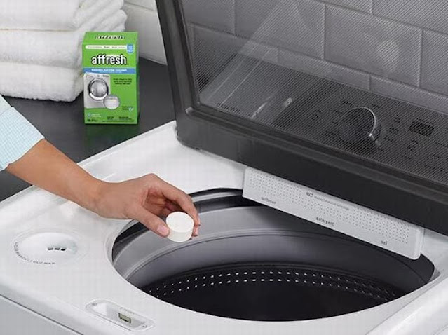 Dùng viên tẩy rửa chuyên dụng vệ sinh máy giặt