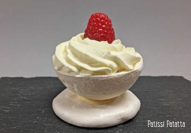 recette de coupe meringuée, sphères meringuées aux framboises, coupe framboise, confit de framboises, chantilly, dessert à la framboise, desserts, meringues, dessert design, douceurs, gourmandise, framboises, patissi-patatta