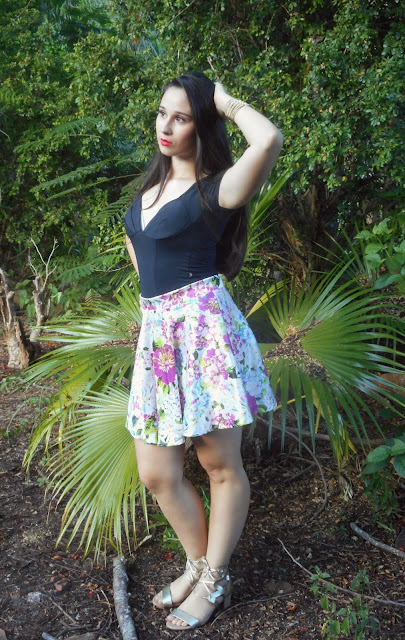 look-festa-saia-rodada-floral-sandália-gladiadora