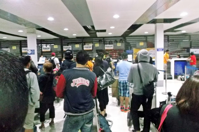 passengers lining up to the check-in counters at NAIA Terminal 4