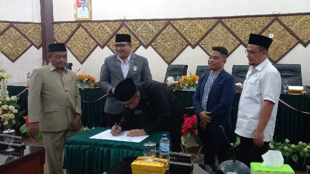 Pemko Padang dan DPRD Setujui Ranperda Penyelenggaraan Transportasi Darat Menjadi Perda