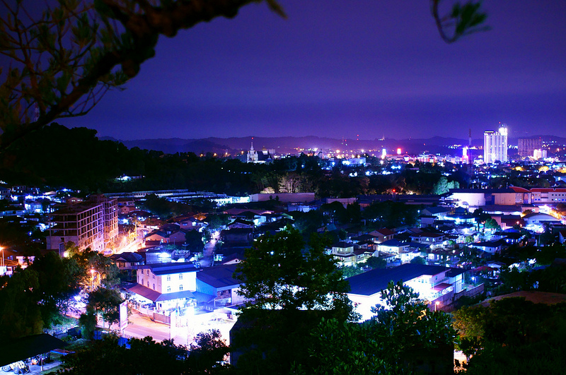 Gemerlap Kota Batam saat Malam dari Atas Bukit Senyum 3