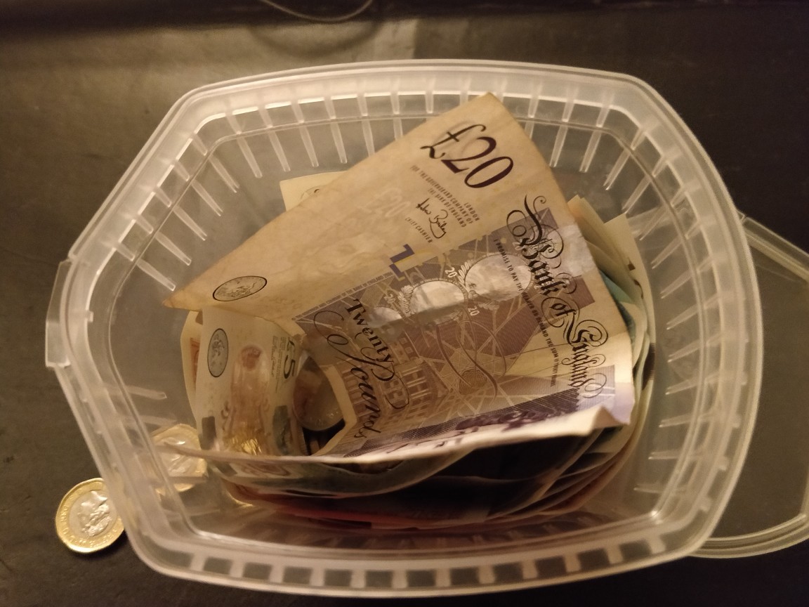 twenty pounds sterling note in money pot- 52 week money challenge 