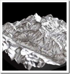earth-brooch-silver-macro-620