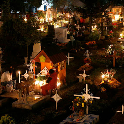 Cemetery Celebrations on New Year Eve 7 Tradisi Tahun Baru nan Unik