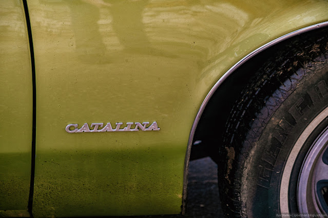 Надпись Catalina на боку автомобиля