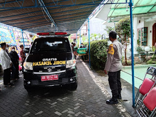 Warga Meninggal, Bhabinkamtibmas Semaki Takziah ke Rumah Duka