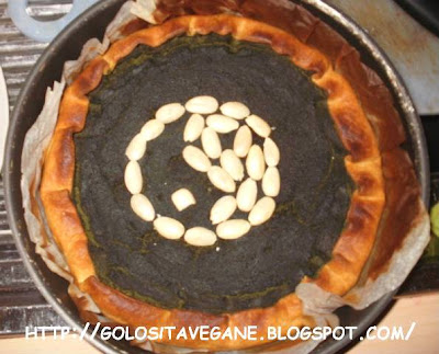 aglio, forno, lievito alimentare in scaglie, noce moscata, pasta brisè, ricette pasquali, ricette vegan, spinaci, tofu, torta pasqualina, Torte salate, zucca, 