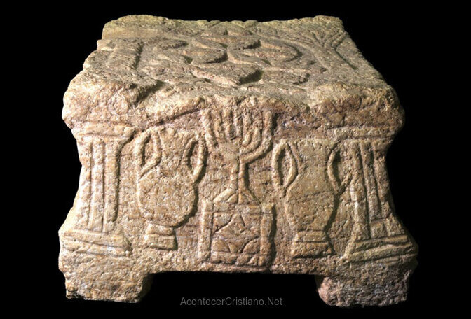 Piedra de Magdala con candelabro