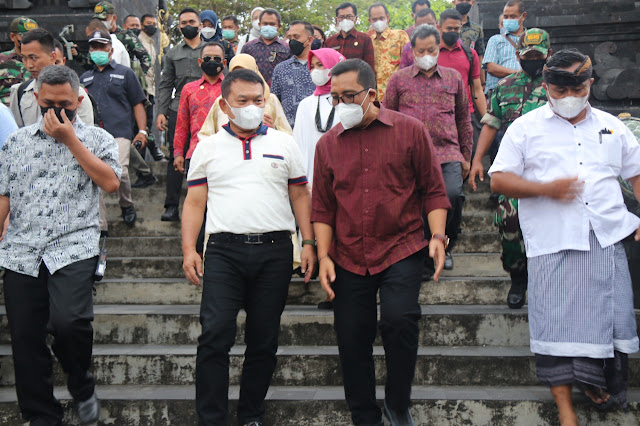   Bupati Tabanan Dampingi Kasad Dudung Tinjau DTW Tanah Lot