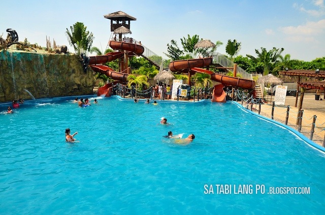 8 waves waterpark summer philippines