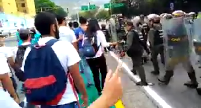 Denuncian detención de cinco estudiantes en protesta frente al TSJ