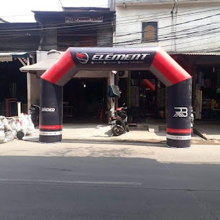 KREASI BALON menjual dan memproduksi BALON GATE-BALON GAPURA-GATE BALON-BALON START&FINISH. BALON GATE berguna sebagi transisi penanda pada suatu perlombaan sebagai tanda start maupun finish. BALON GATE sangat cocok untuk branding Triathlon, Races, Maratoon, Fun Bike, Jalan Sehat, Sponsor, Festival, Konser dan Grand Opening dan dapat ditambahkan dengan logo, gambar, dan pesan singkat pada tubuh BALON GATE