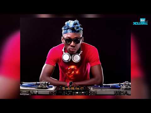 Watch As Davido Rescues DJ Spinall From Public Harassment In The U.S