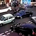 Mulher é esmagada por carros ao atravessar a rua, e sobrevive