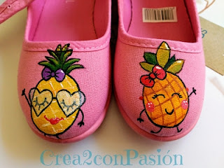 Collage-Zapatillas-rosas-infantiles-pintadas-a-mano-con-piñas-estilo-kawaii-crea2-con-pasión