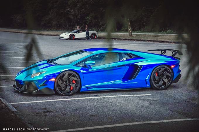 Lamborghini Aventador Azul