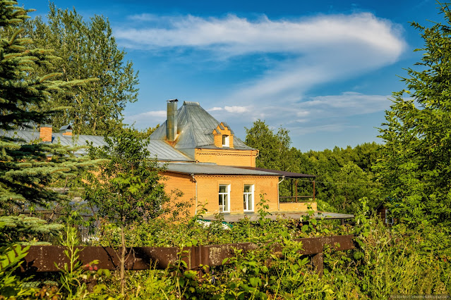 Старое кирпичное здание