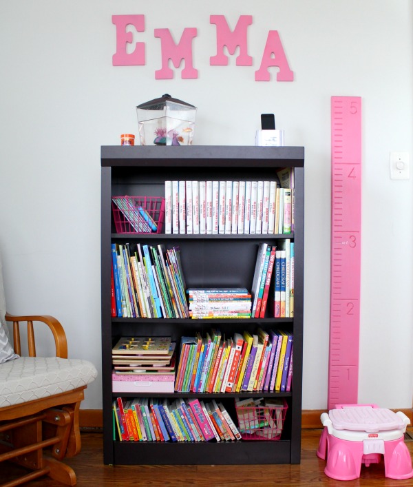 10 tips that will help you turn a nursery into a big kid bedroom, along with a printable planning worksheet to help you keep track of your ideas and form a plan for your new toddler room.  Tip 8: Plan for the storage of books.