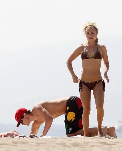 is hayden panettiere walks in bikini contest