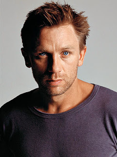 Popular Actor Daniel Craig Latest HD wallpapers 2012