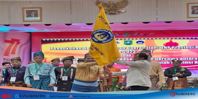 Rektor UNP Prof. Ganefri,  Ph. D Kukuhkan DPD Iluni UNP Provinsi Riau