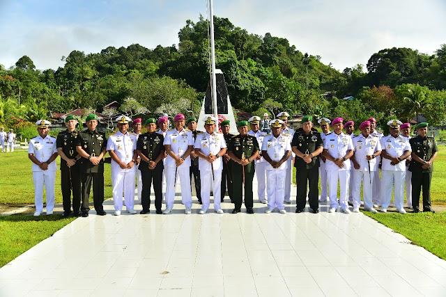 Dalam Rangka Peringatan HUT Ke-77 TNI TA. 2022, Pangkoarmada III Hadiri Ziarah Dan Tabur Bunga 